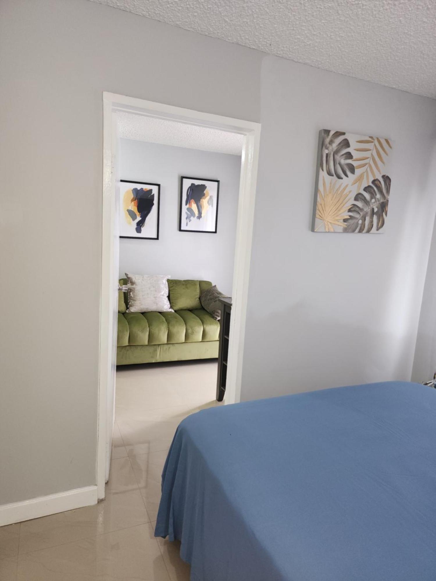 Comfy And Cozy Apartment คิงส์ตัน ภายนอก รูปภาพ