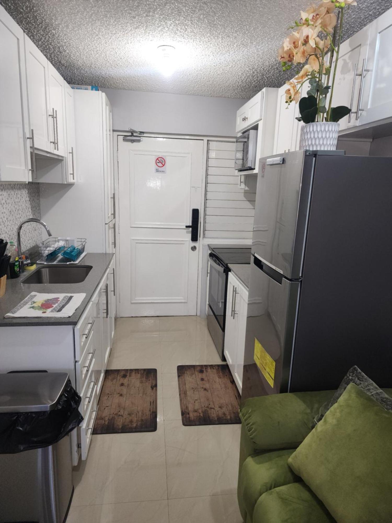 Comfy And Cozy Apartment คิงส์ตัน ภายนอก รูปภาพ